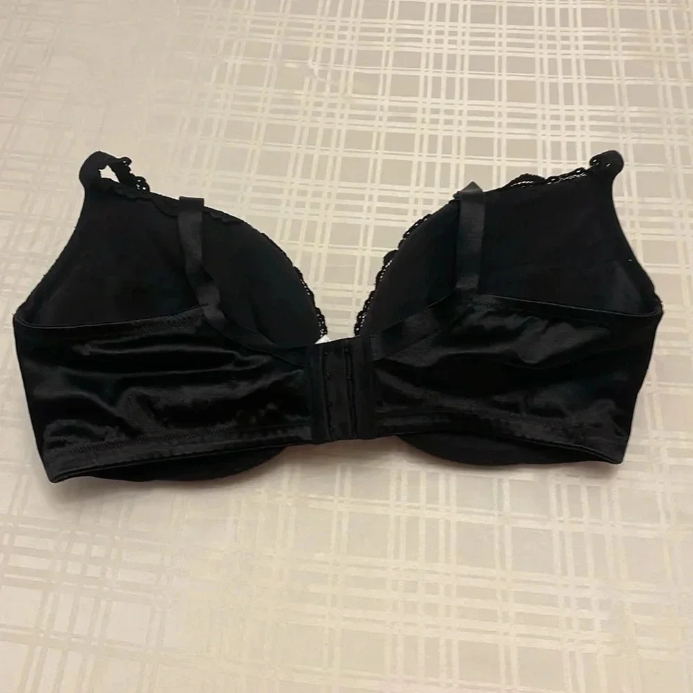 Cacique Black‎ Embroidered Scalloped Plunge Bra